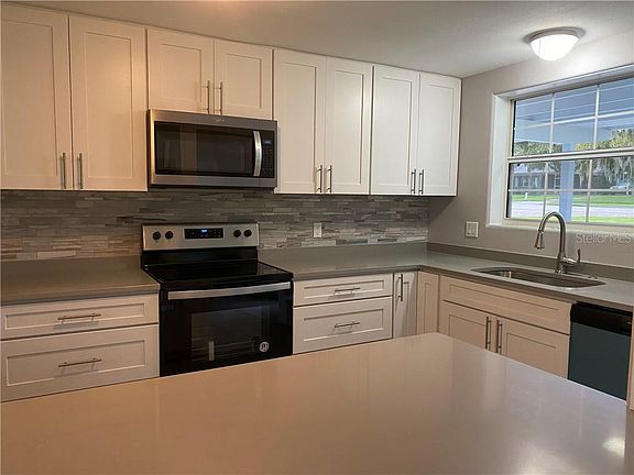 5th image of 512 N Lakeview Ave