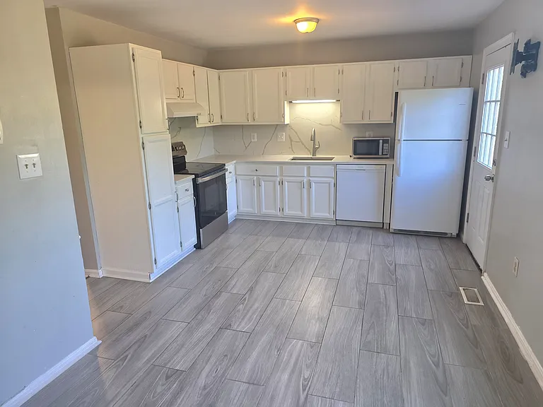 4686 Joanna Ct — Photo 43
