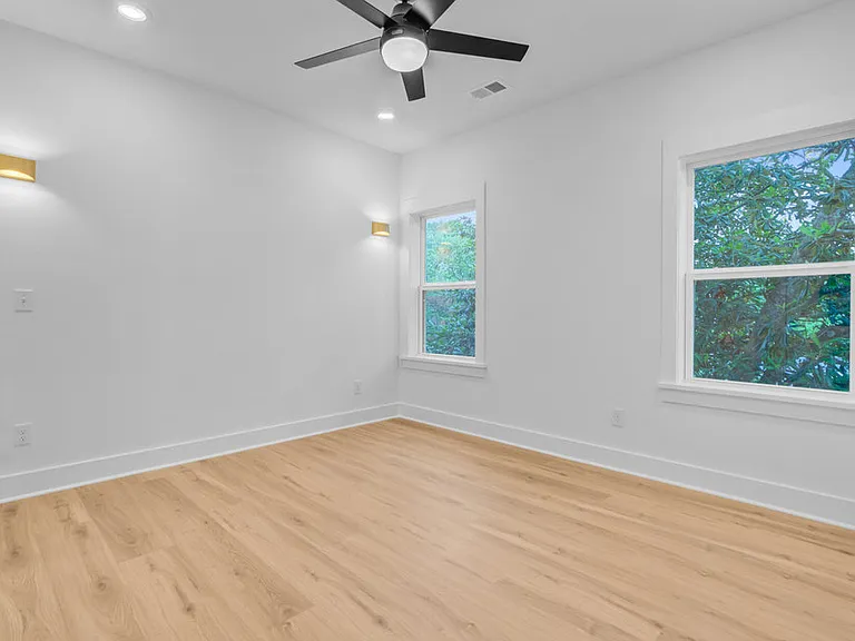 515 Joseph St — Photo 8