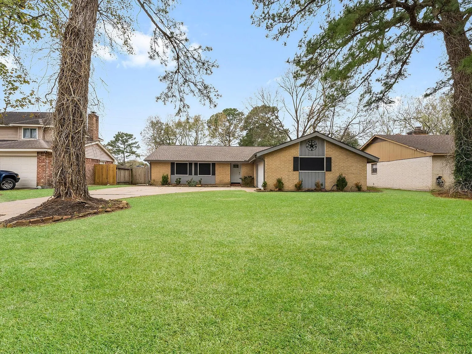3 bed, 2.0 bath, 1484 sqft, $1,900 — Photo 3