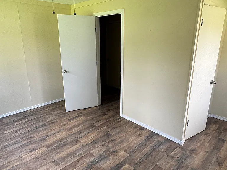 517 W Polk St — Photo 6