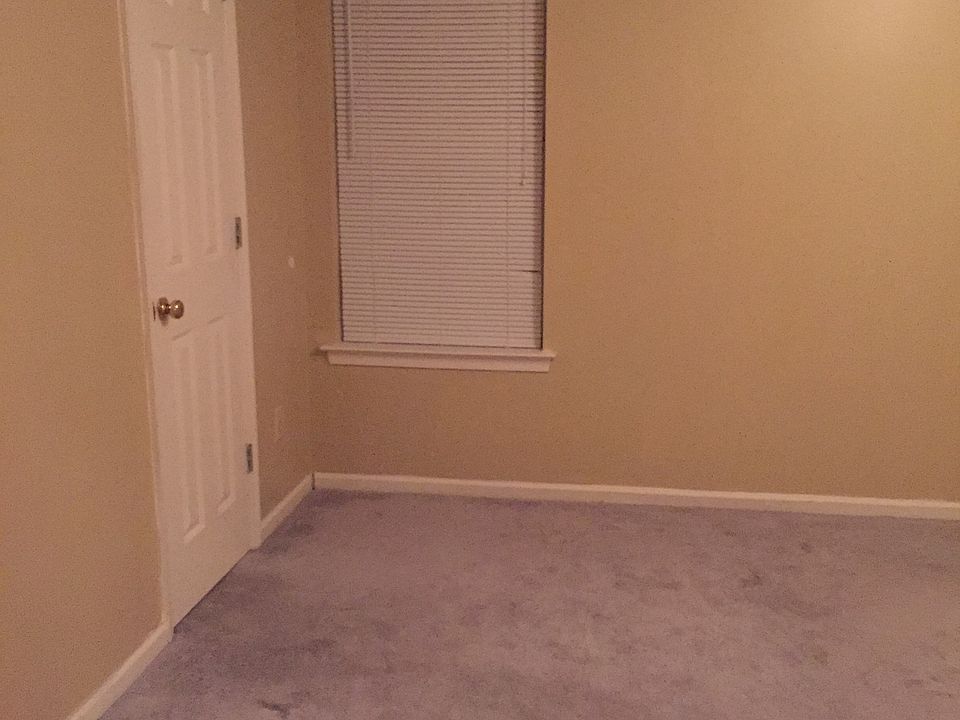 2nd image of 256 Wexford Dr W
