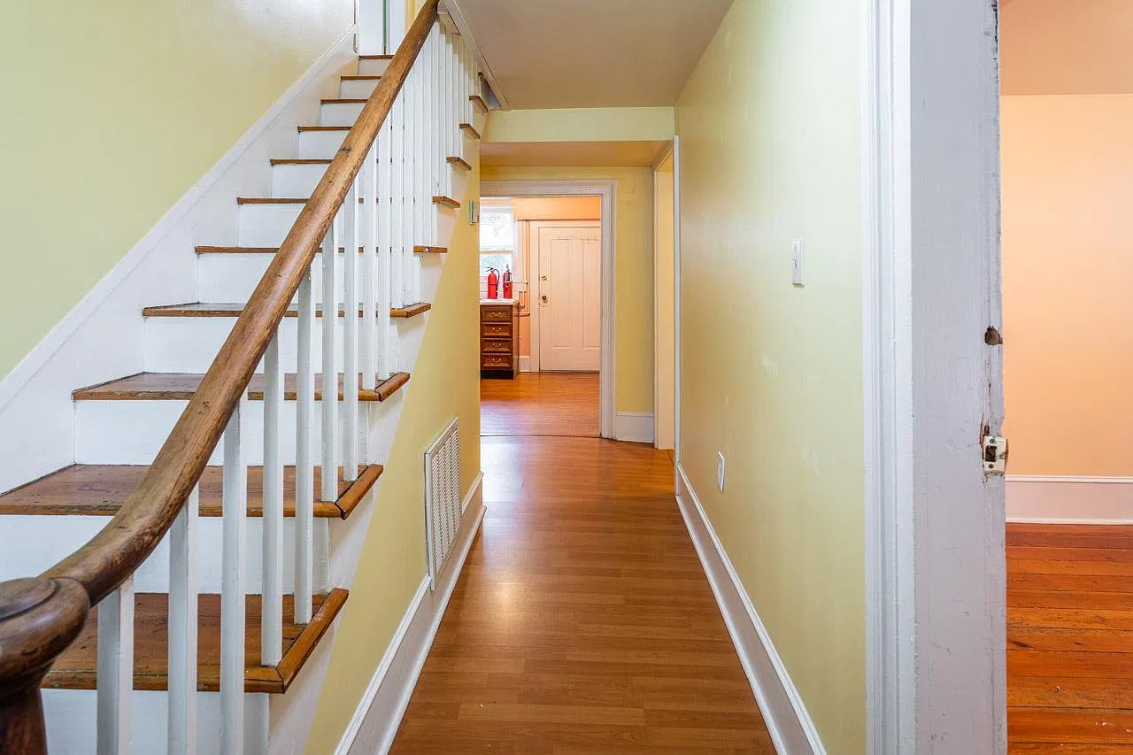 5 bed, 2020 sqft, $3,900 — Photo 2