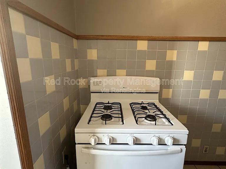 320 Highland Ave — Photo 11
