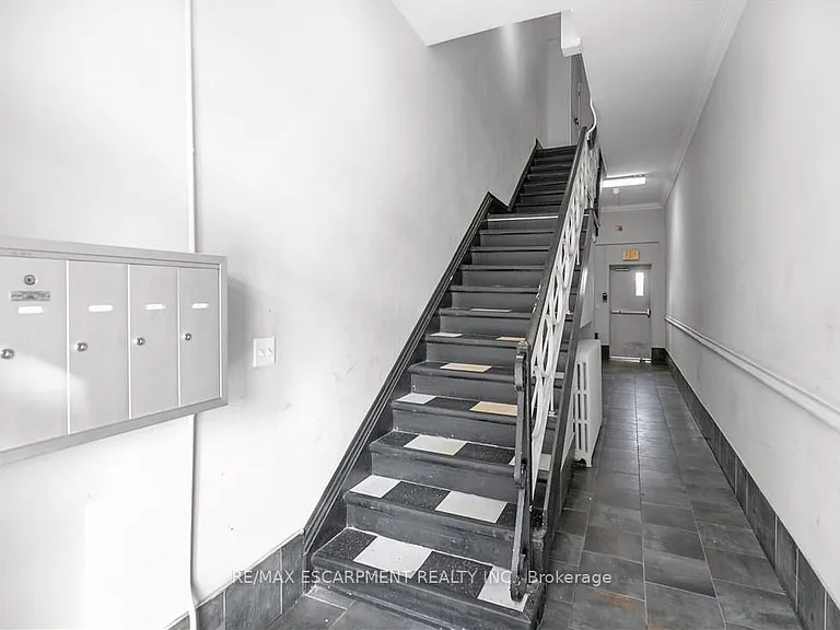 63 John St S #302 — Photo 4
