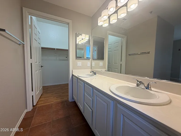 420 W 1st St #221 — Photo 11
