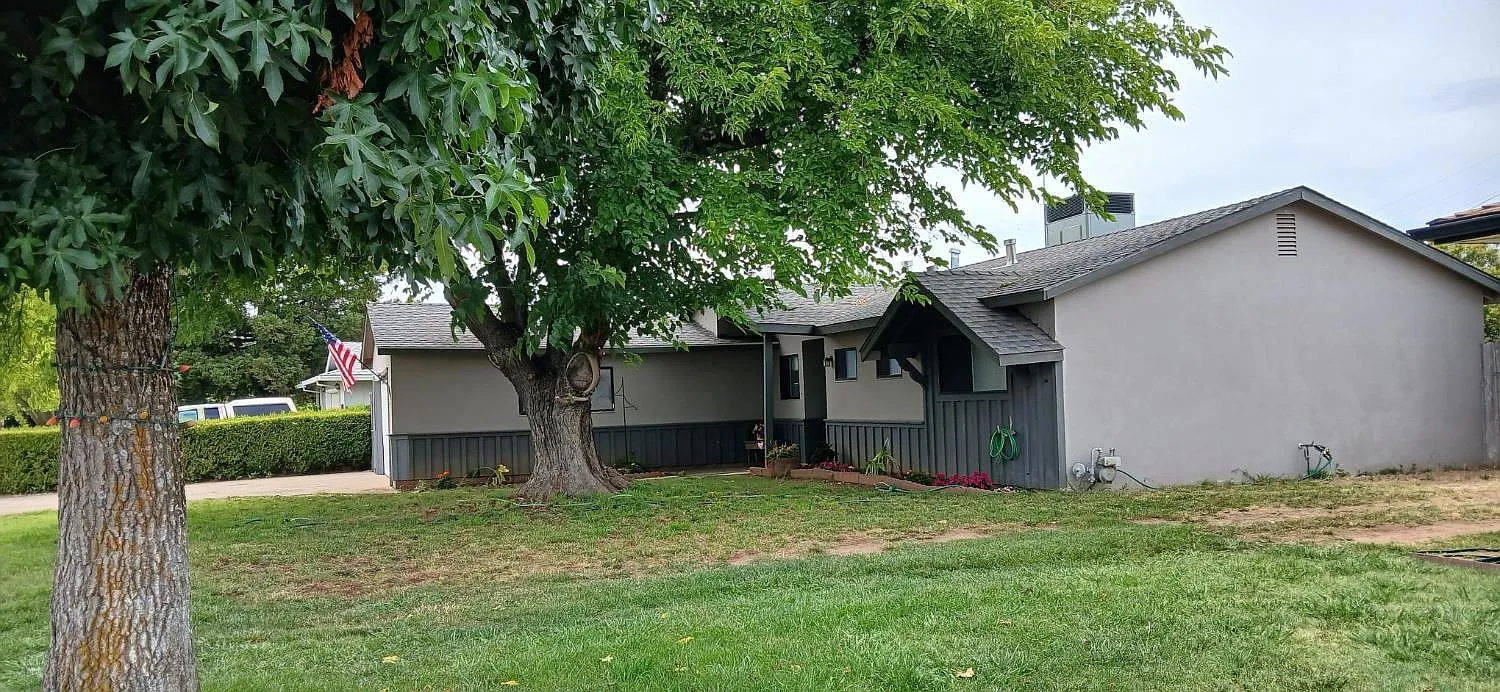 3 bed, 1072 sqft, $2,465 — Photo 2