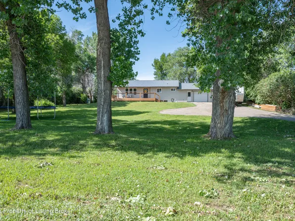 725 Adams Dr, Killdeer, ND 58640