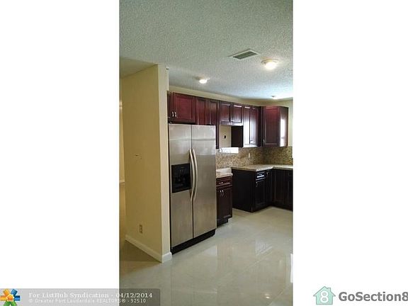 4th image of 1109 SW 74th Ave