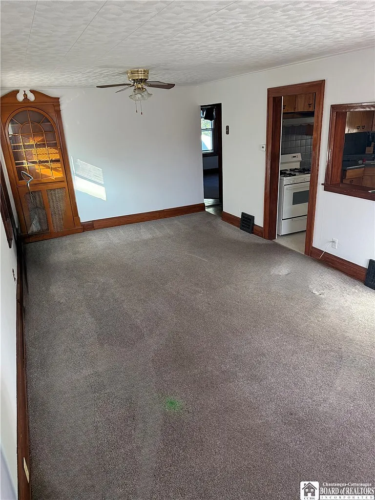 2 bed, 1.0 bath, 1628 sqft, $1,200 — Photo 3