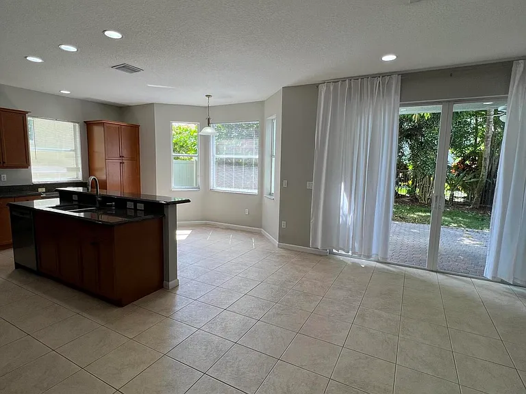 9070 Dupont Pl — Photo 9