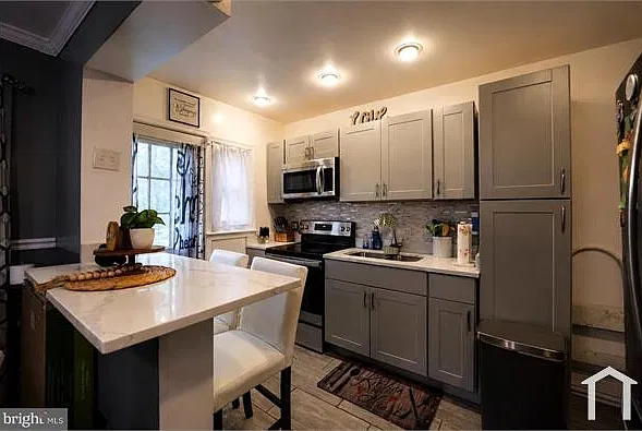 4 bed, 1120 sqft, $2,350 — Photo 3