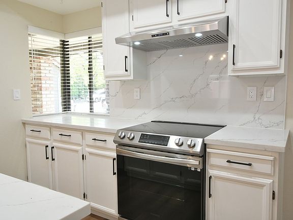 3rd image of 3206 Lamond Ct