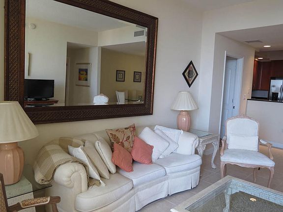 4th image of 801 S Olive Ave Unit 701