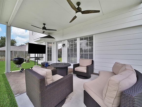 5th image of 3207 Leila Oaks Dr