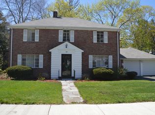 49 Woodlawn Dr, Newton, MA 02467