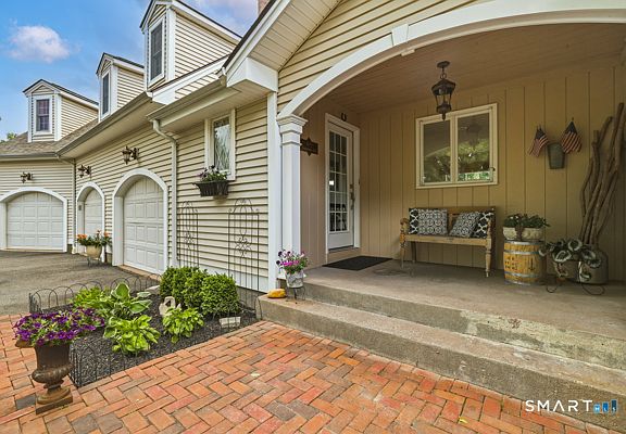 5th image of 571 Woodland Street