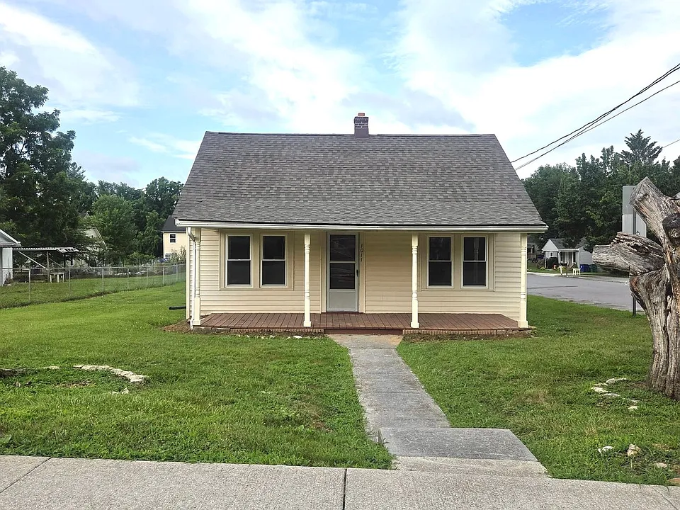 1011 Progress St N