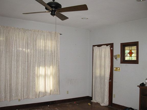 3rd image of 1107 S Grand Ave