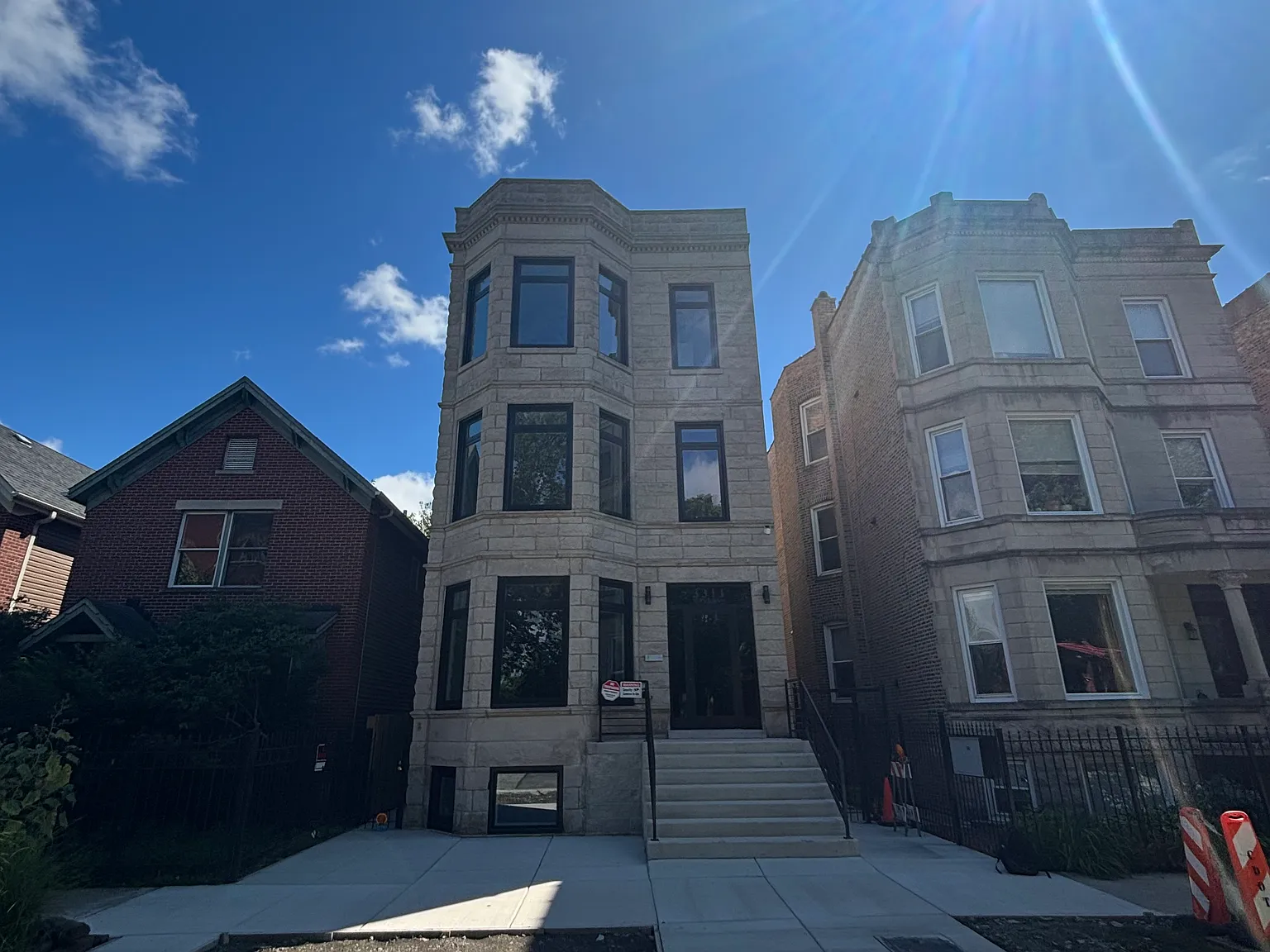 1 bed, 1000 sqft, $1,700 — Photo 2