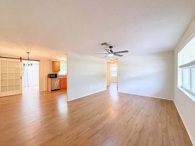 15839 Villa Dr — Photo 12