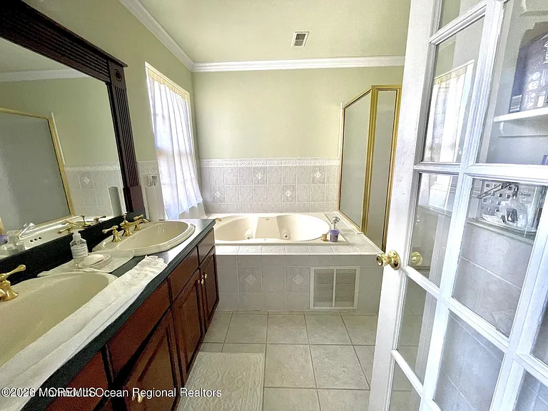 350 Bernard Dr #350 — Photo 26