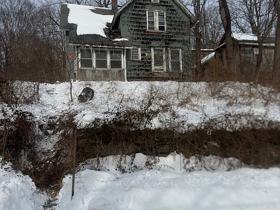 5th image of 83 Maple Street