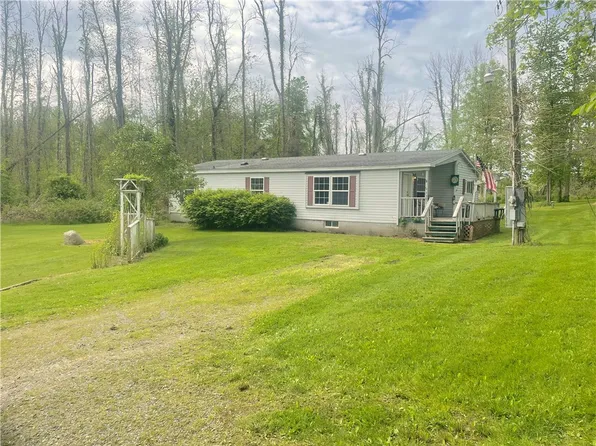 7385 Sutton Rd, Lyons, NY 14489