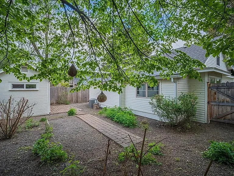 1161 NW Federal St — Photo 32