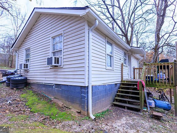 3rd image of 100 Daisy Cir