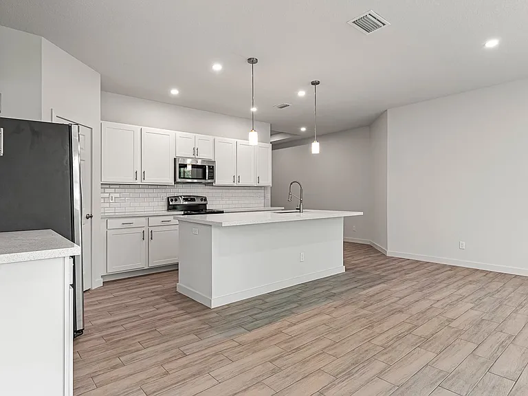 7704 Pacific Ave — Photo 3
