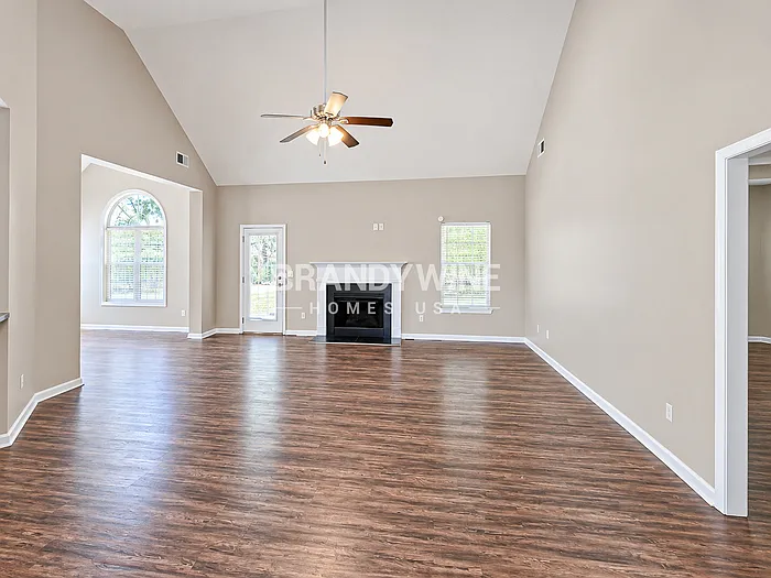 3 bed, 2.0 bath, 1973 sqft, $2,023 — Photo 4