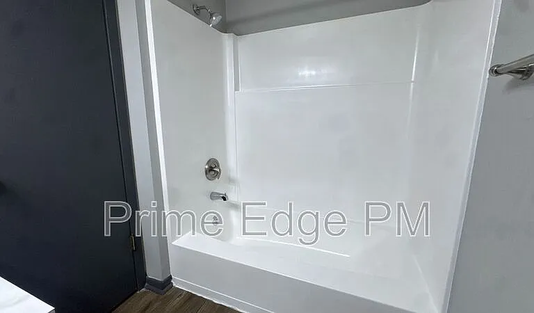 1121 N 28th St #12 — Photo 14