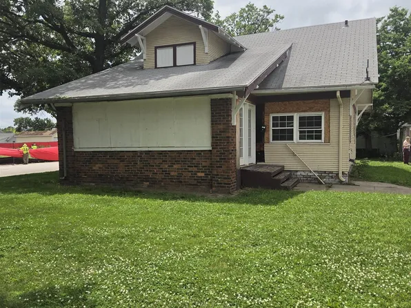 1323 N Burlington Ave, Hastings, NE 68901