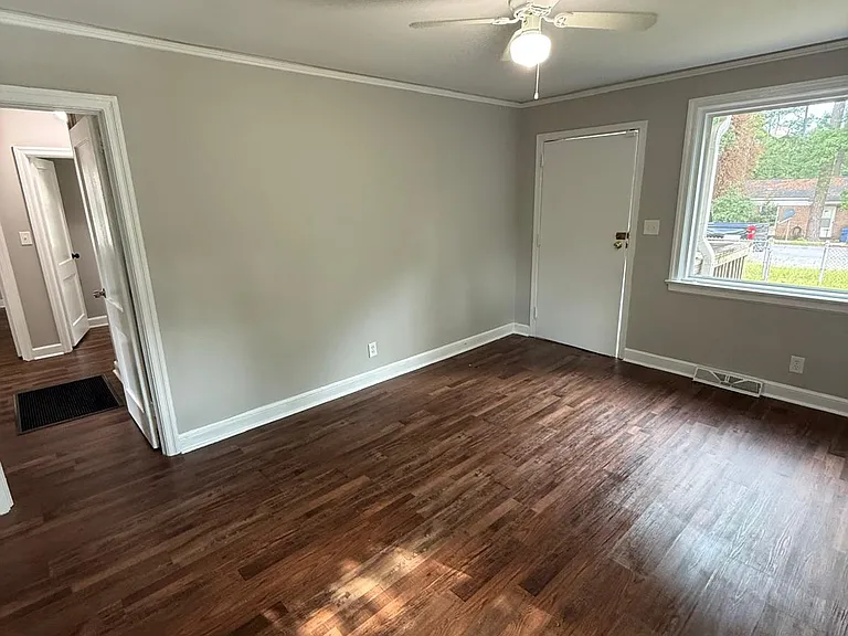 228 Lakeside Ave — Photo 2