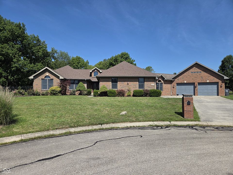 1st image of 2405 N Wicklow Dr