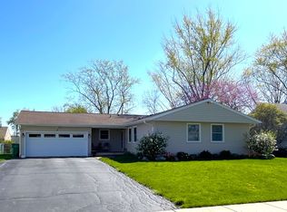 2 Cloverdale Ct, Buffalo Grove, IL 60089
