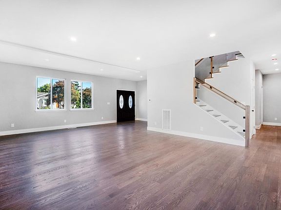 5th image of 1078 Norstad St