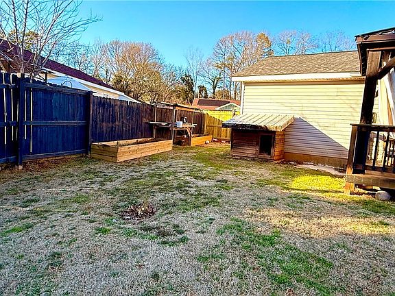 4th image of 260 Buckingham Court