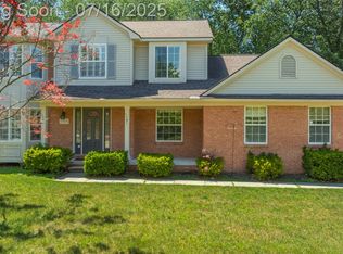 1844 Heron View Dr, West Bloomfield, MI 48324