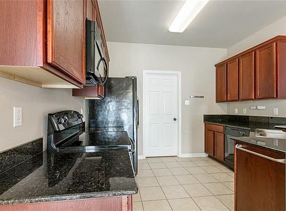 4th image of 561 Piney Plains Ln