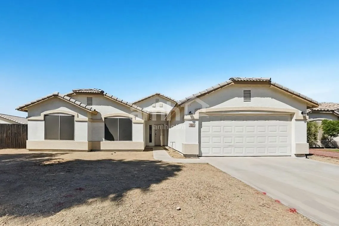 4 bed, 2.0 bath, 2074 sqft, $2,195 — Photo 1