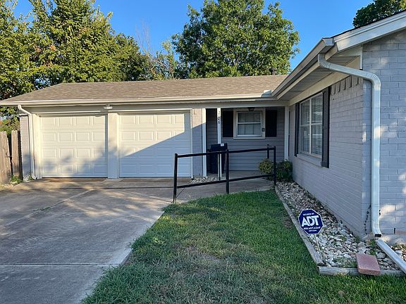 4th image of 2706 Henry Dr