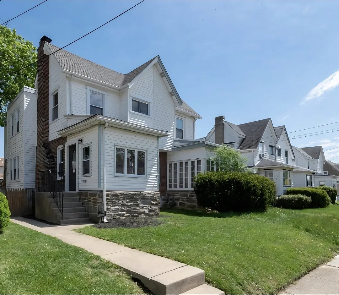 3 bed, 1.5 bath, 1576 sqft, $2,500 — Photo 1