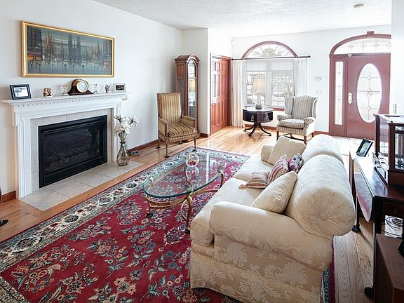 2nd image of 28 Sterling Blvd #28