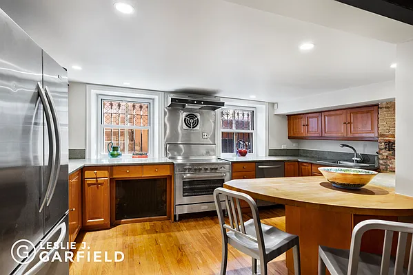 Sold by Leslie J. Garfield | media 7