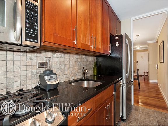 5th image of 201 E 37th St APT 4B