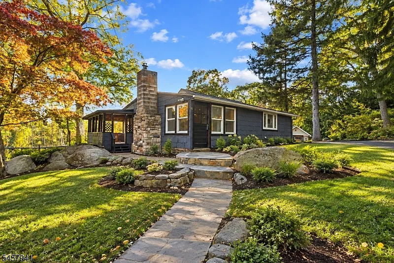 2 bed, 1.0 bath, $2,550 — Photo 1