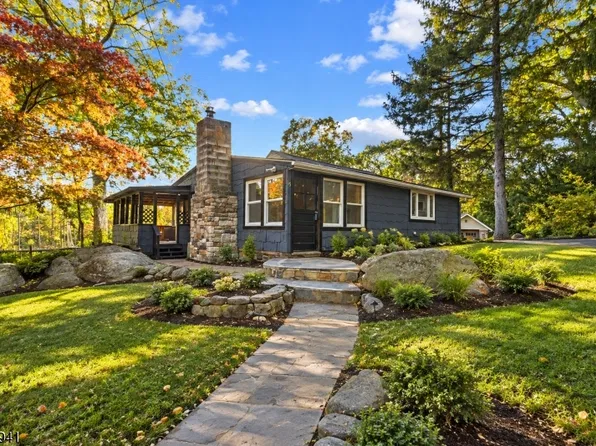 15 Allegheny Ave, West Milford, NJ 07480