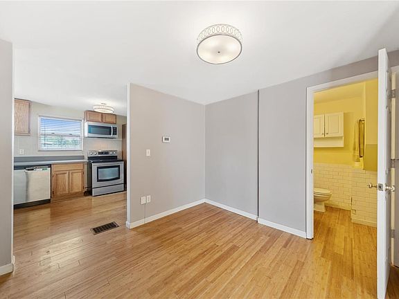 3rd image of 5207 Lakewood Ave